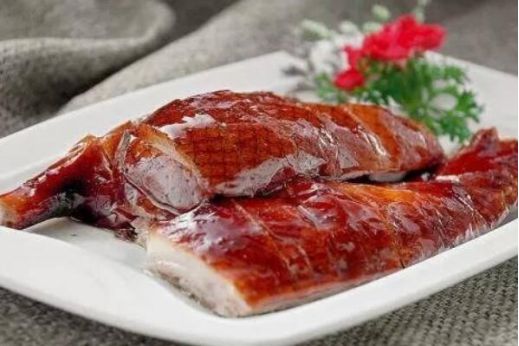 河南58歲新郎與21歲新娘婚禮引發熱議 網友爭議背后折射社會現實